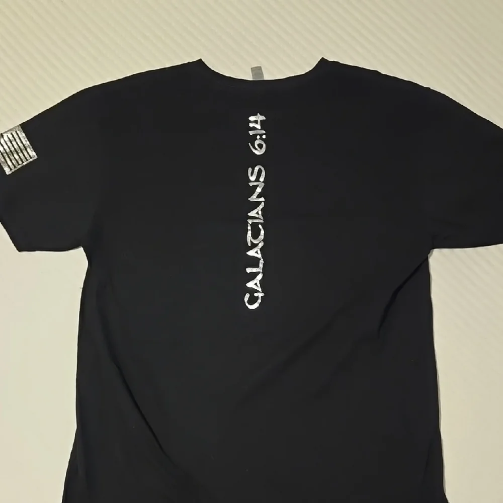 RARE Crossfit Mayhem Black and Silver Athlete T-Shirt - Picture 2 of 2